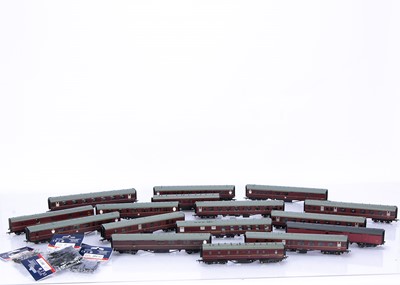 Lot 466 - Bachmann and Hornby 00 Gauge BR maroon Coaching stock and Parcels Van