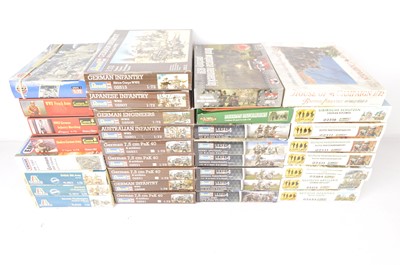 Lot 318 - Large collection of 00 gauge 1:72 mainly WW2 Soldiers by Revell Italeri, Caesar and other makers