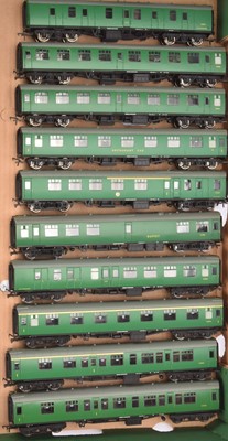 Lot 469 - Bachmann 00 Gauge BR SR green Mk1 Coaches