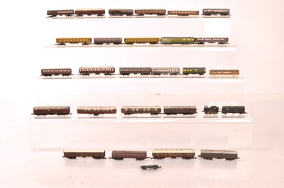 Lot 430 - Marklin and other Z gauge British LNER Outline Locomotive and coaching stock (27)