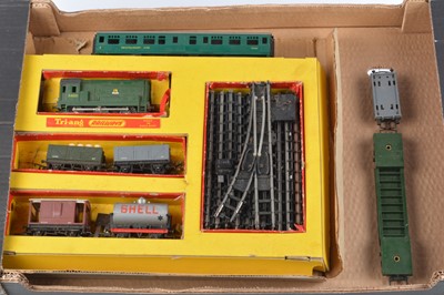 Lot 449 - Tri-ang 00 Gauge RS6 Diesel Goods Set and additional items