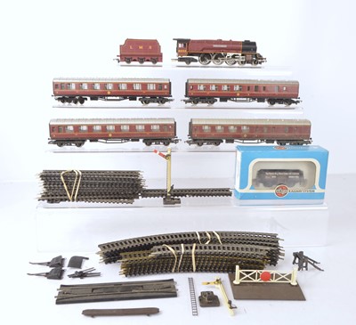 Lot 466 - Hornby Margate 00 Gauge unboxed  LMS Passenger Train Set (qty)