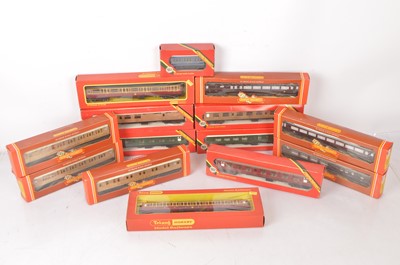 Lot 483 - Hornby 00 gauge coaches in original boxes (14)