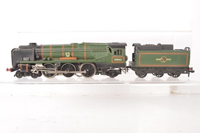 Lot 490 - Hornby-Dublo 00 Gauge 3-Rail unboxed 3235 BR green 34042 'Dorchester' Locomotive and Tender