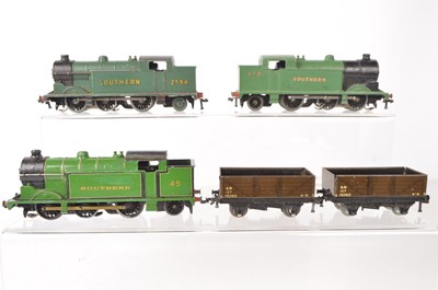 Lot 499 - Three Hornby-Dublo 00 Gauge 3-Rail unboxed Southern 0-6-2T Tank Locomotives and pair of Open Trucks (5)