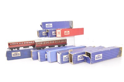 Lot 518 - Hornby-Dublo 00 Gauge 3-Rail boxed D14 maroon Suburban Coaches (11)