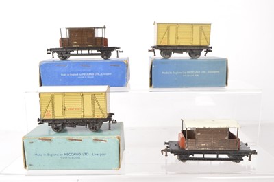 Lot 529 - Hornby-Dublo 00 Gauge 3-Rail boxed and unboxed SR wagons (4)