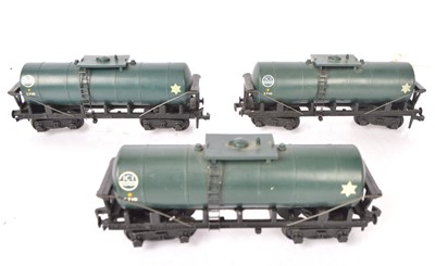 Lot 534 - Three Hornby-Dublo 00 Gauge 2-Rail unboxed 4685 ICI blue Caustic Liquor Bogie wagons (3)