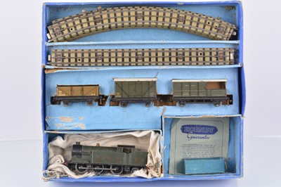 Lot 538 - Hornby-Dublo 00 Gauge 3-Rail EDG7 GWR Goods Train Set