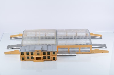 Lot 542 - Hornby-Dublo 00 Gauge 2-Rail unboxed kitbuilt 5083 Terminal /Through Station and extra Canopy Extension with grey platforms