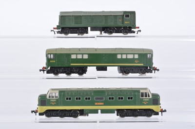 Lot 544 - Hornby-Dublo 00 Gauge 3-Rail BR green Diesel Locomotives including 'St Paddy'