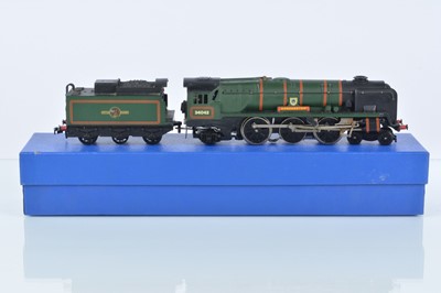 Lot 551 - Hornby-Dublo 00 Gauge 3-Rail unboxed 3235 BR green 34042 'Dorchester' Locomotive and Tender