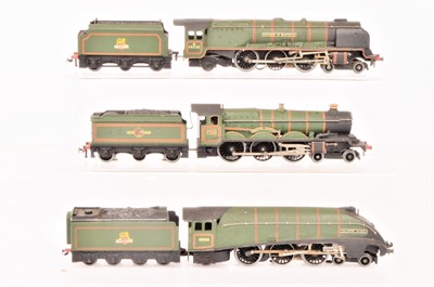 Lot 558 - Hornby-Dublo 00 Gauge 3-Rail BR green Locomotives and Tenders
