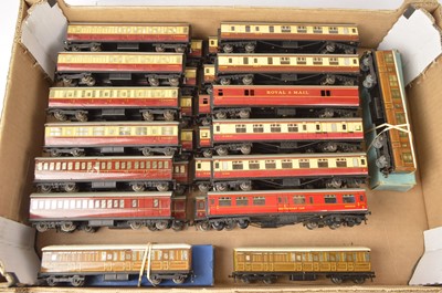 Lot 561 - Hornby-Dublo 00 Gauge 3-Rail Coaches