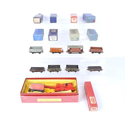 Lot 574 - Hornby-Dublo 00 Gauge 2 and 3 Rail Goods Rolling Stock including Breakdown Crane and qty of spares