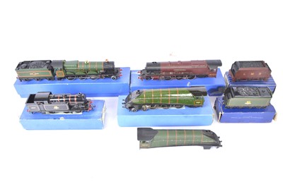 Lot 577 - Hornby-Dublo 00 Gauge 3-rail BR Steam Locomotives and Tenders (5)