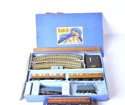 Lot 579 - Hornby-Dublo 00 Gauge 3-rail EDP1 'Sir Nigel Gresley' Passenger Train Set