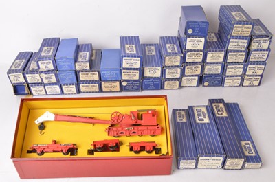 Lot 584 - Hornby-Dublo 00 Gauge 3-rail Goods Rolling stock and 2-3 Rail Breakdown Crane