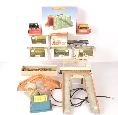 Lot 623 - Tri-ang Hornby-Dublo 00 Gauge rolling stock with Lineside Buildings and accessories (qty)
