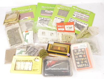 Lot 638 - Hornby Peco and other makes 00 gauge track with building kits paints and accessories (qty)