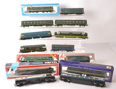 Lot 649 - Lima Hornby Airfix 00 gauge BR Diesel Locomotives and Units with Hornby and Lima coaches  (14)