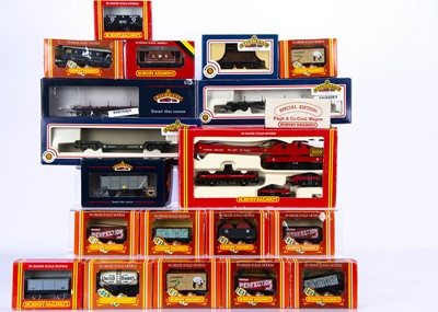 Lot 509 - Hornby and Bachmann 00 gauge freight vans and wagons, 