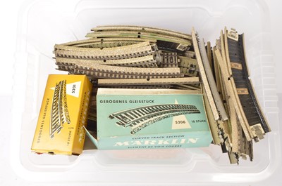 Lot 688 - Marklin H0 gauge stud contact track with some original boxes (qty)
