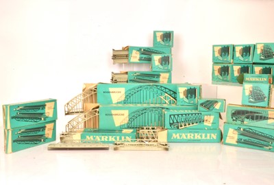 Lot 690 - Marklin H0 gauge Bridges and Bridge Supports in original boxes (47)