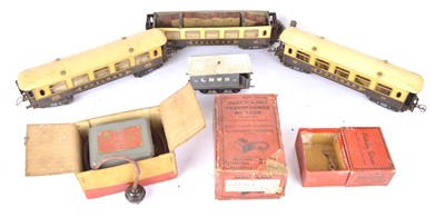 Lot 732 - Three Hornby 0 Gauge No 2 Pullman Cars and other items (6)