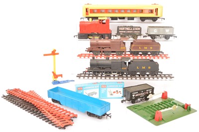 Lot 760 - 1960s 0 Gauge Toy Trains by Lima and Tri-ang (qty)