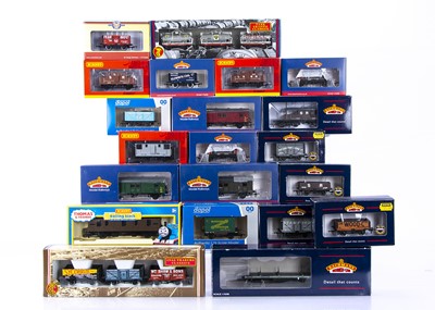 Lot 523 - Bachmann Hornby Dapol Oxford 00 gauge freight rolling stock
