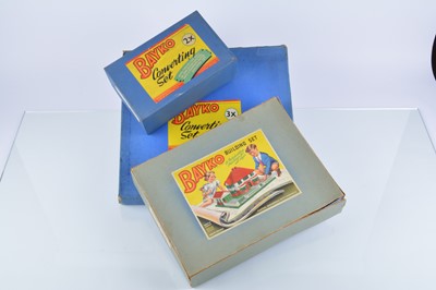 Lot 410 - Bayko Construction Sets (3)