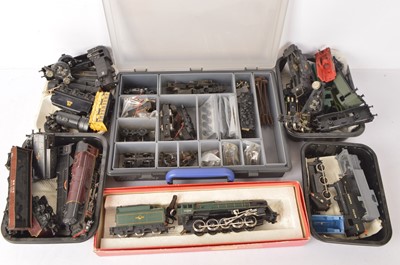 Lot 441 - Tri-ang and Hornby 00 gauge Steam Locomotives Coaches and components generally incomplete (qty)