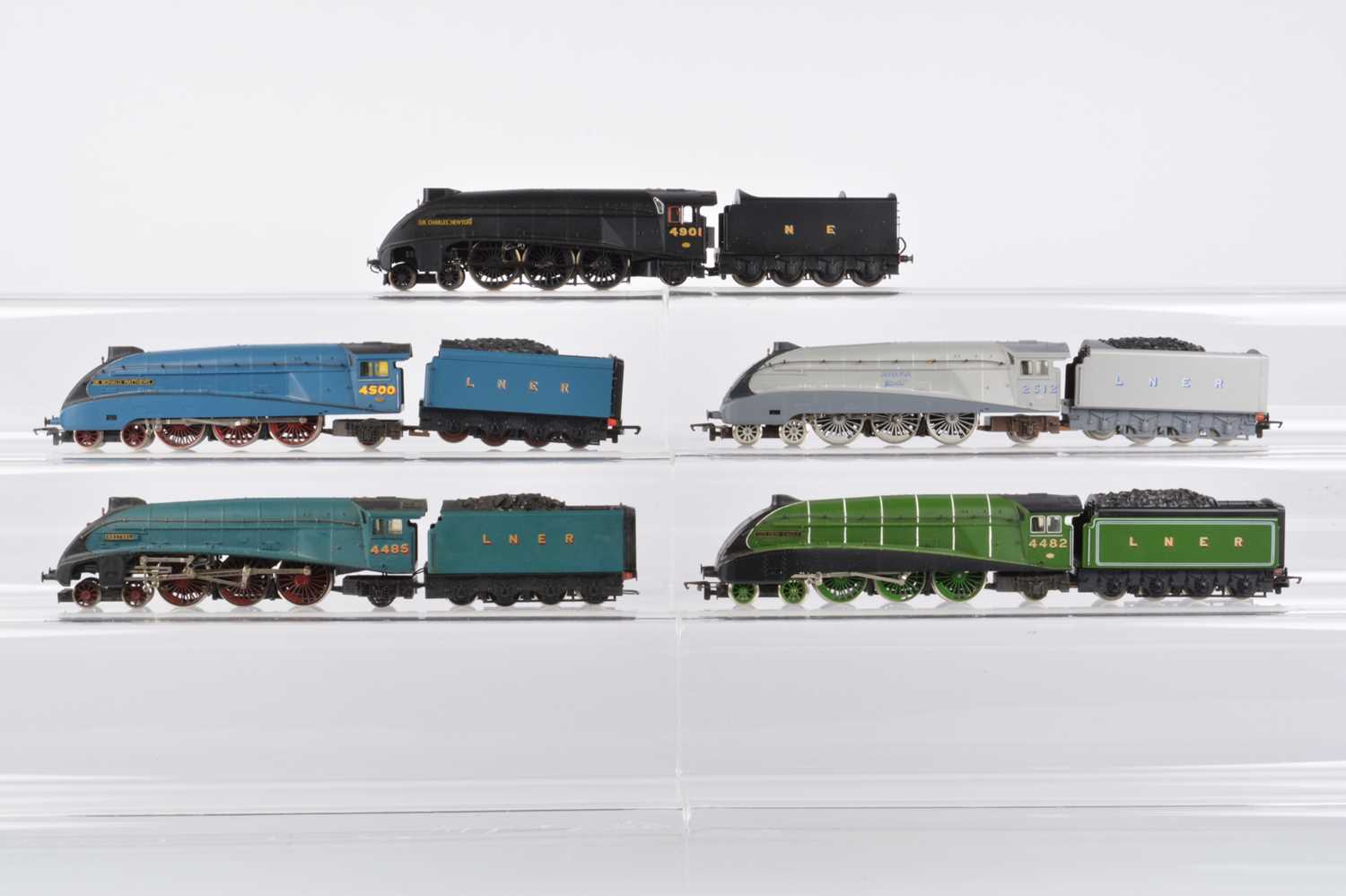 Lot 460 - Hornby 00 gauge  A4 class 4-6-2 LNER Locomotives and tenders (5)