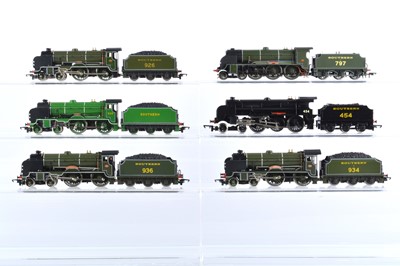 Lot 487 - Hornby 00 gauge Southern Steam Locomotives and tenders (6)