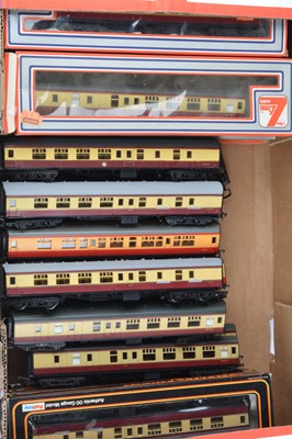 Lot 659 - Lima Mainline  00 gauge BR crimson/cream Mark 1 coaches (24)