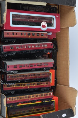 Lot 663 - Hornby Mainline Dapol  00 gauge LMS maroon livery Suburban and Express coaches (31)