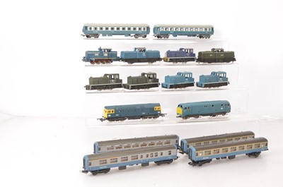 Lot 697 - Lima Jouef Newray H0 gauge Diesel locomotives and coaches (16)