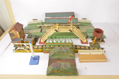Lot 723 - Unboxed pre-war Hornby 0 Gauge Island Platforms and other Lineside Accessories (qty)