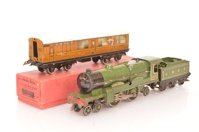 Lot 728 - A Hornby 0 Gauge clockwork No. 3 'Flying Scotsman' Locomotive with Tender & No 2 Coach (3)