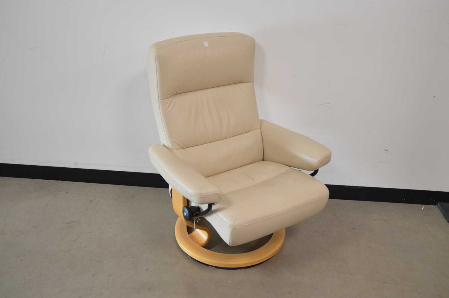 Lot 5 - A modern Stress-Less white leather reclining armchair