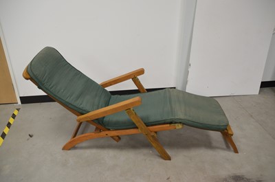 Lot 47 - A 20th century wooden steamer chair