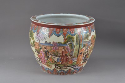 Lot 189 - A 20th century Chinese ceramic fish bowl