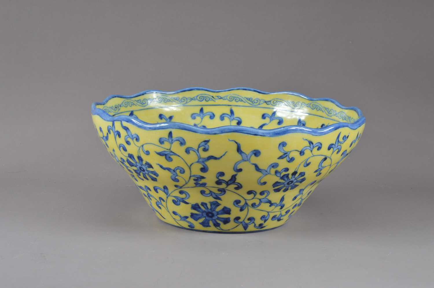 Lot 206 - A Chinese porcelain bowl