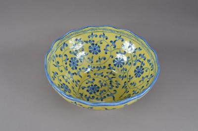 Lot 206 - A Chinese porcelain bowl