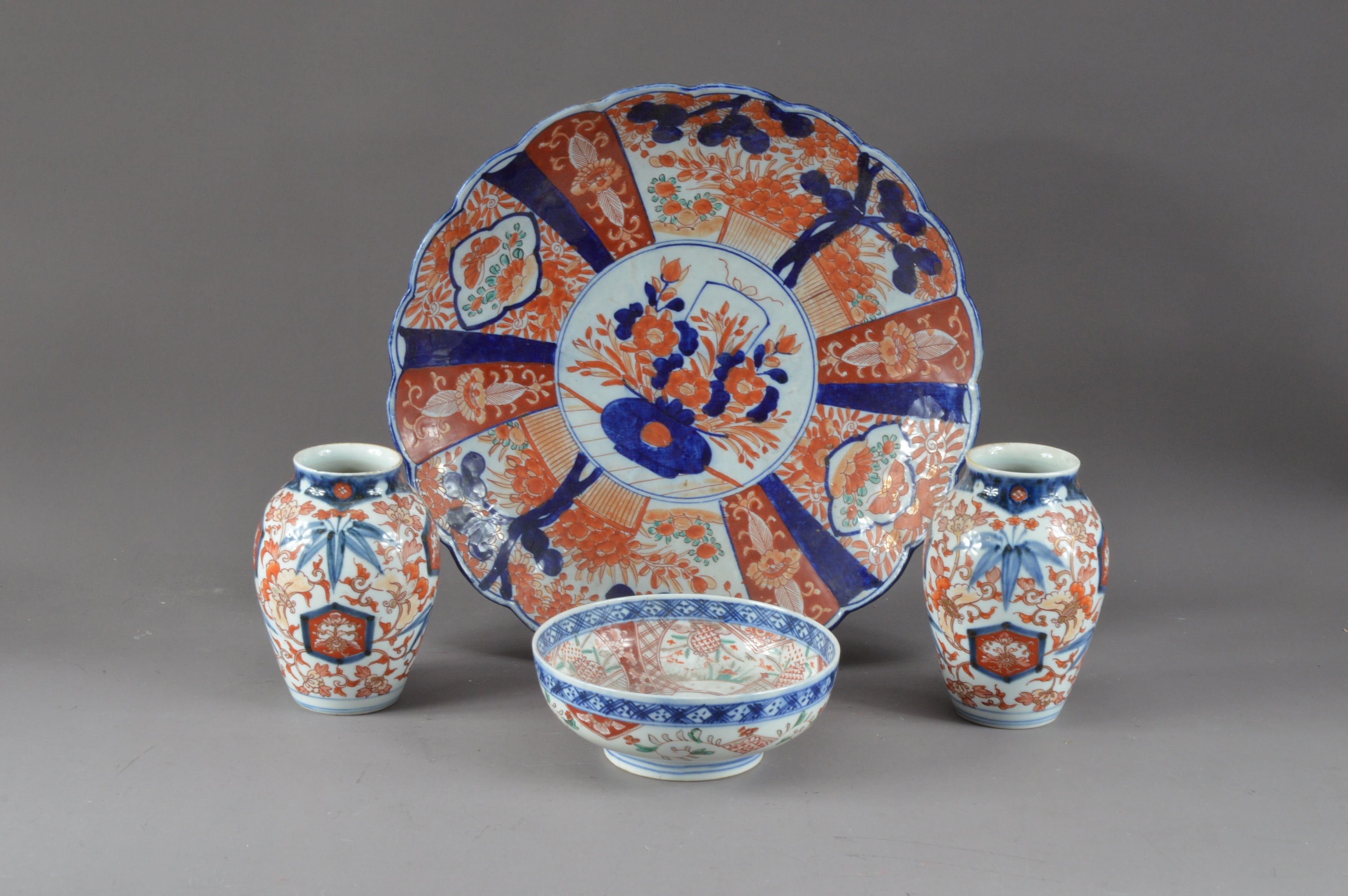 Four items of 20th century Chinese Imari porcelain wares
