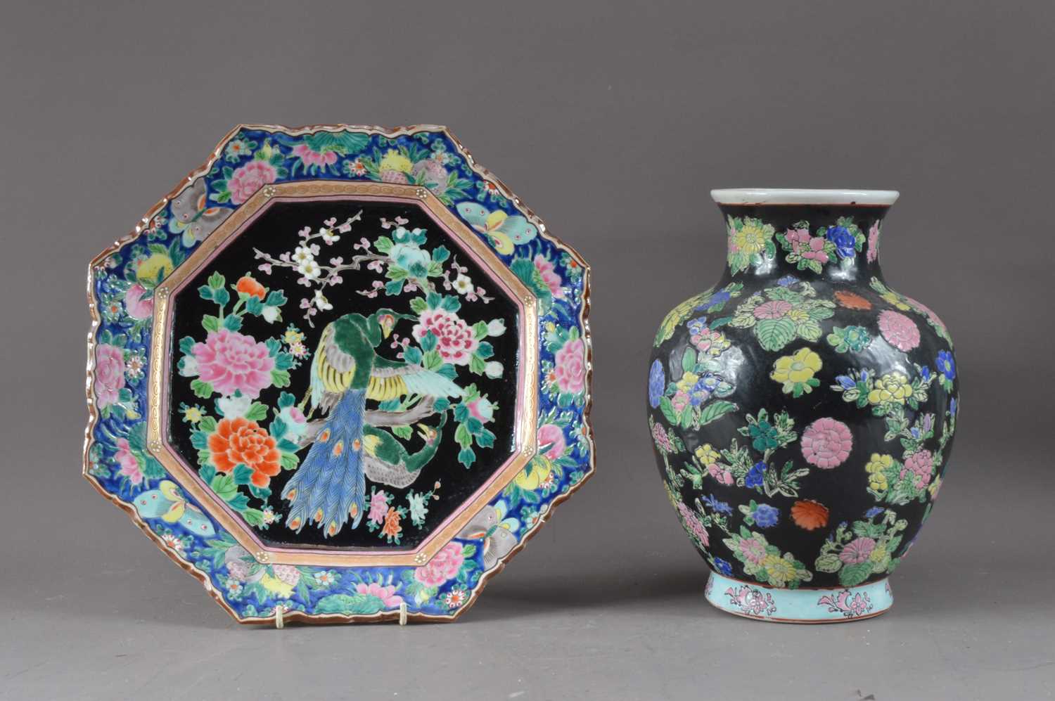 Lot 243 - Two items of early to mid 20th century Chinese porcelain