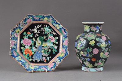 Lot 243 - Two items of early to mid 20th century Chinese porcelain