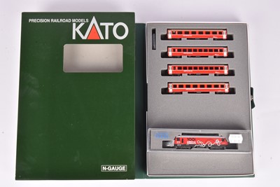 Lot 39 - Kato N Gauge Swiss Ratische Bahn Electric Locomotive and Coach Pack