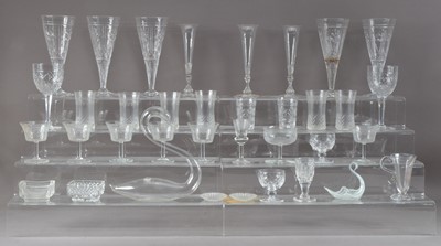 Lot 272 - An assorted collection of glassware